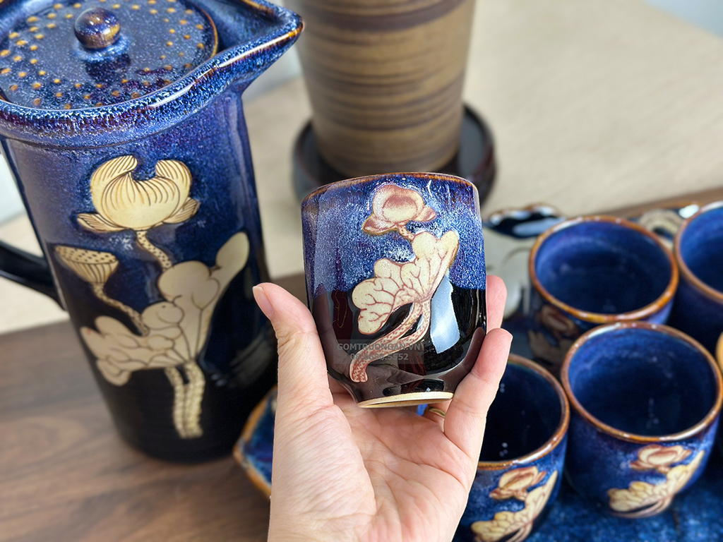 Bộ bình nước men hỏa biến xanh vẽ sen hàng nghệ nhân 1,5L cao cấp Bát Tràng 3